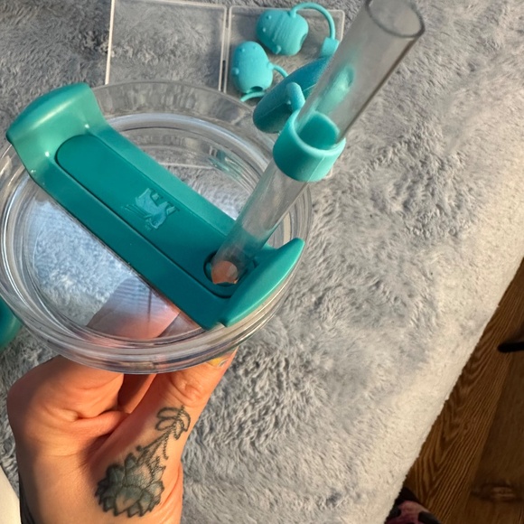 Stanley 40 Oz Stainless Steel H2.0 FlowState Quencher Tumbler In Summer Plaid - Picture 11 of 13